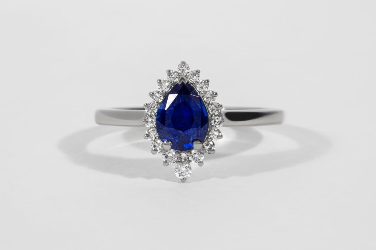 Blue Diamond Rings: The Perfect Gift for the Discerning